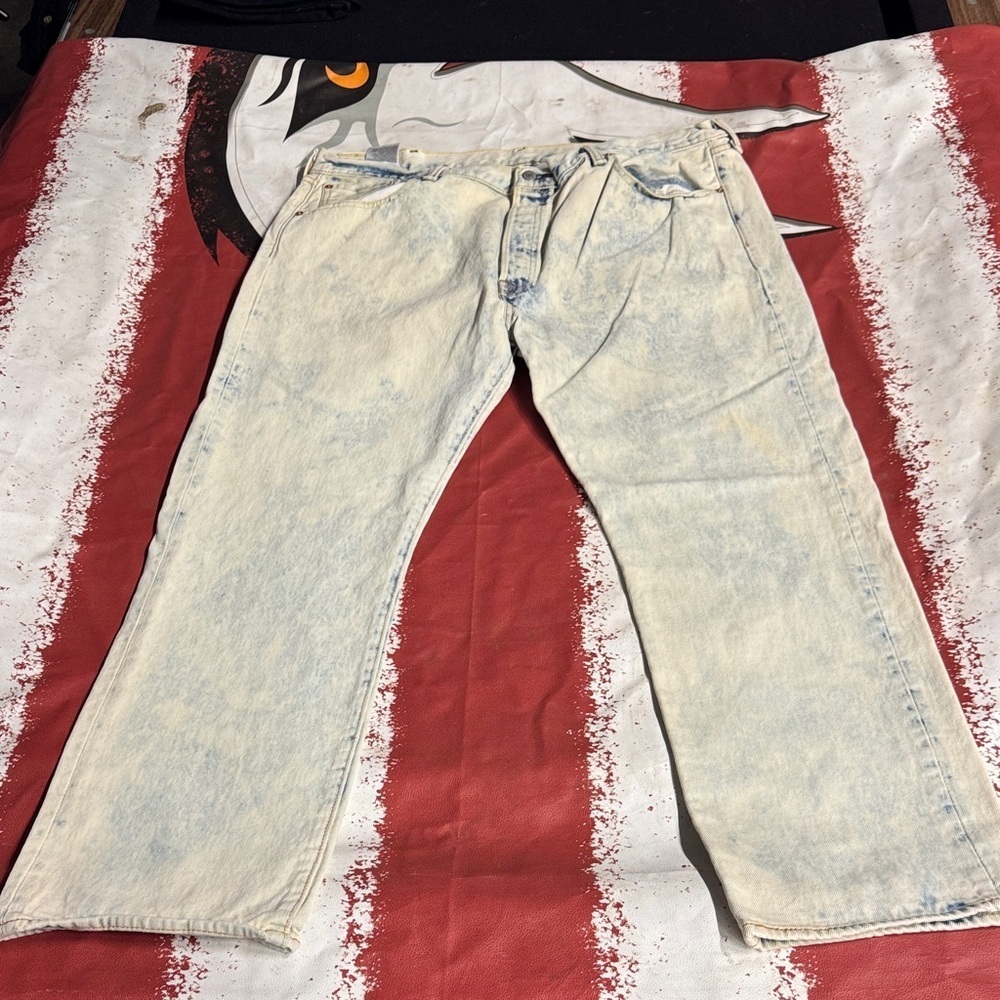 Levi's Men's Light Wash Relaxed Jeans